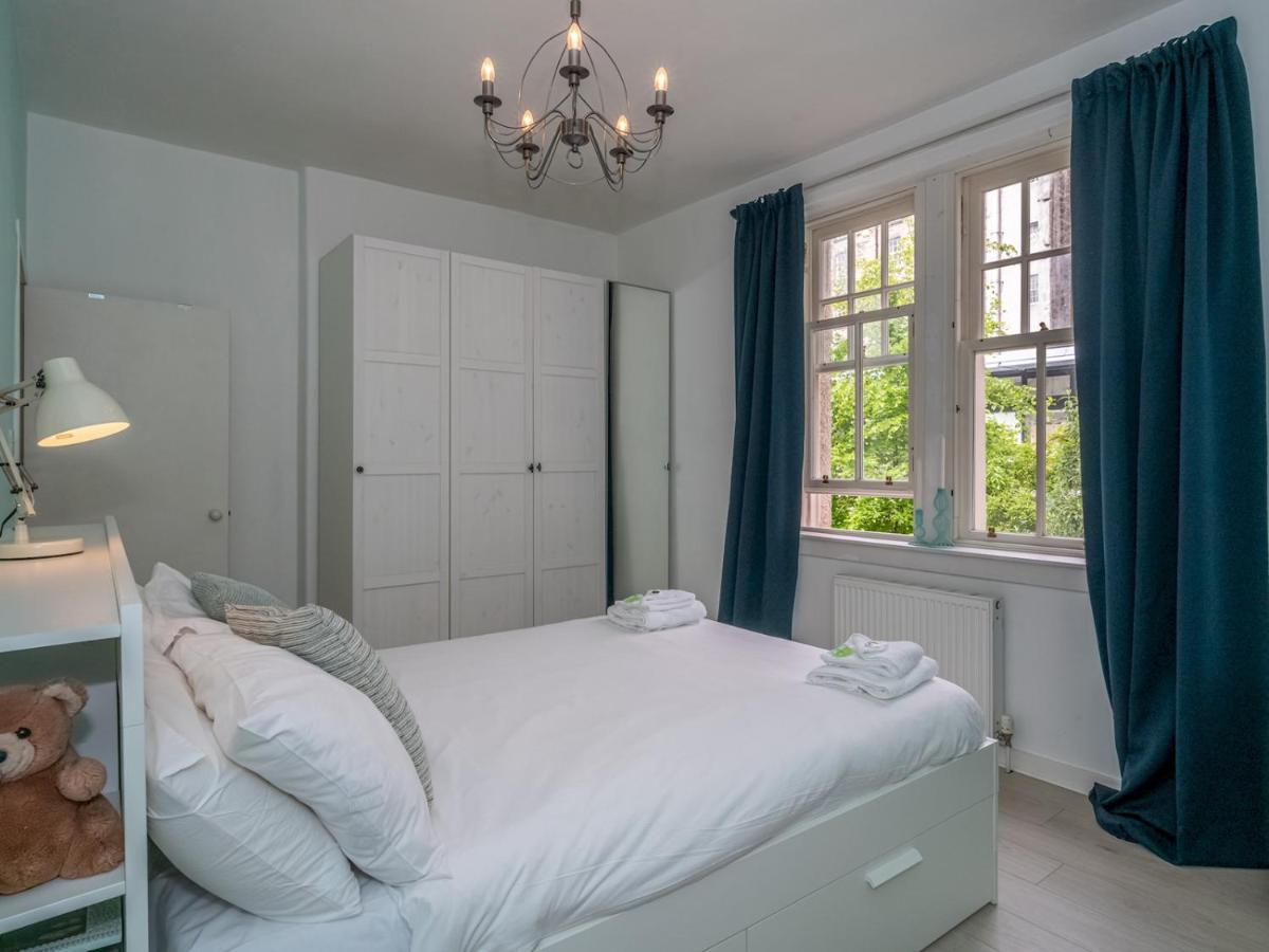 Pass The Keys Central Spacious Flat At Royal Mile Единбург Екстериор снимка