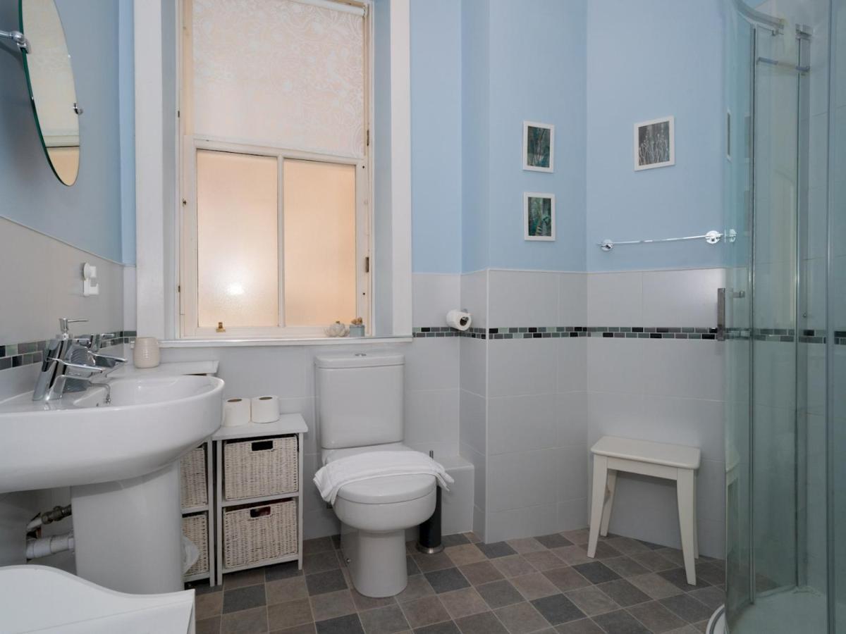 Pass The Keys Central Spacious Flat At Royal Mile Единбург Екстериор снимка